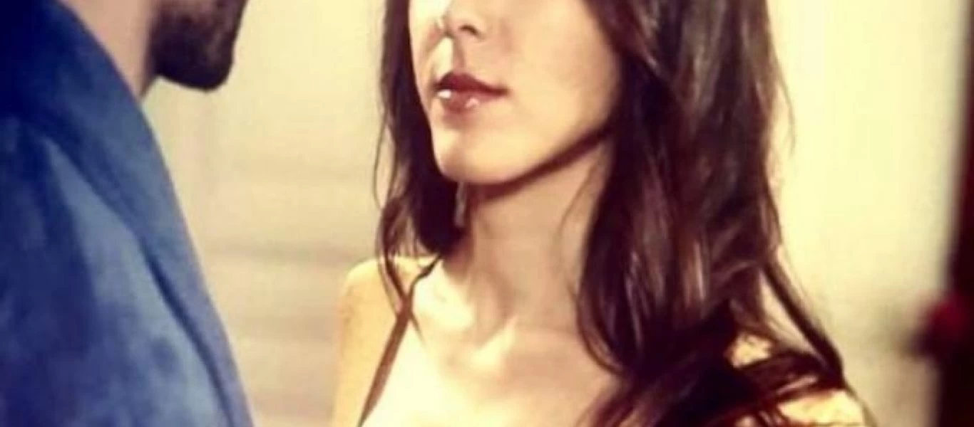 Νέο κόλλημα: To νέο κορίτσι του ΑΝΤ1 κάνει... έρωτα με το φακό (φωτο)